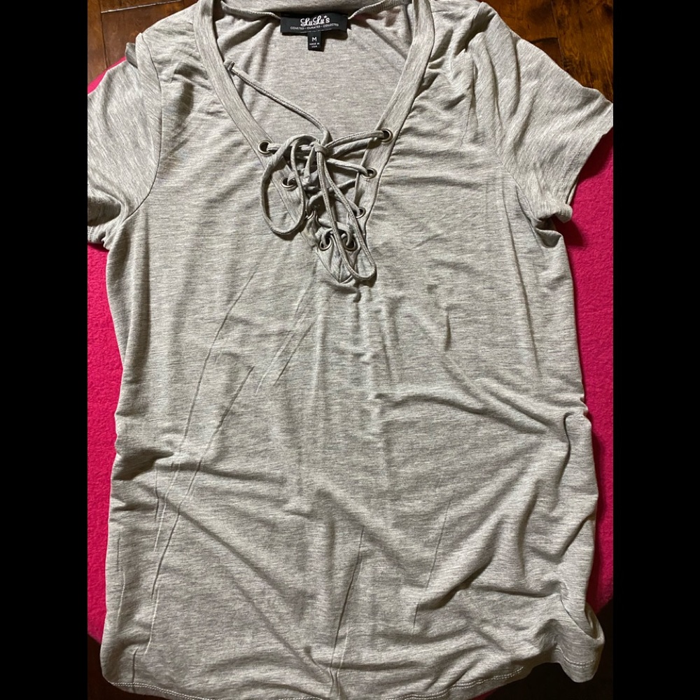 NWOT Lulu’s Top